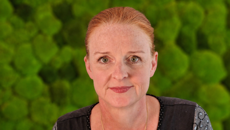 Anja Nititzki Trauerrednerin Trauerredner Halle Trauerrednerin Trauerredner Halle